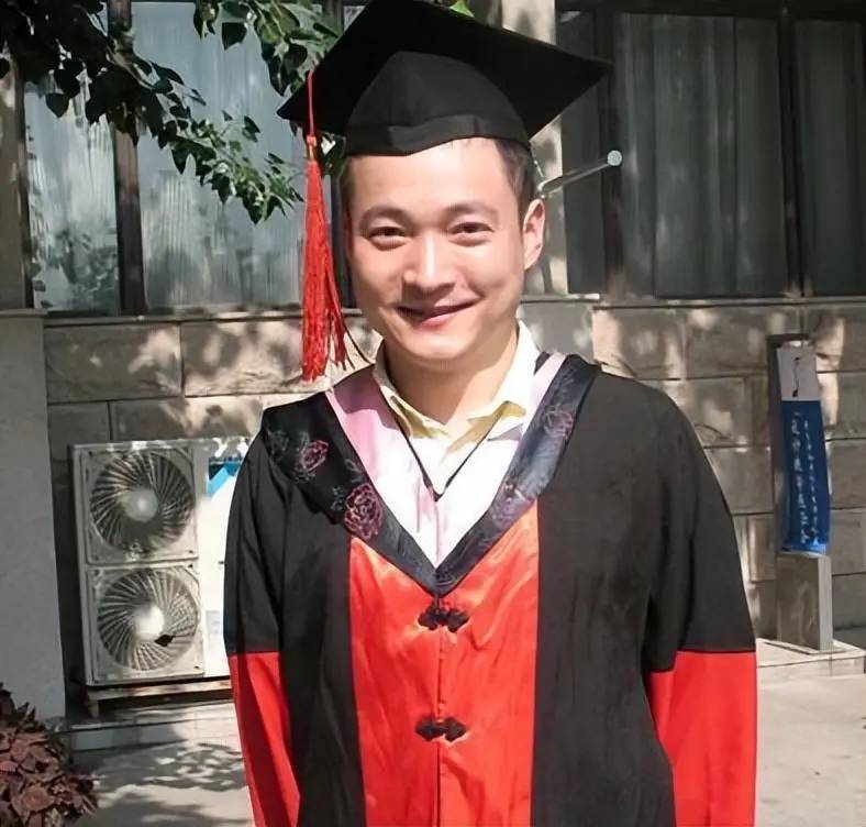 产偷偷搬走300多箱茅台拉黑妻子连孩子都不见开元棋牌卓伟再曝大瓜!喻恩泰被曝婚变转移财(图1) 产偷偷搬走300多箱茅台拉黑妻子连孩子都不见开元棋牌卓伟再曝大瓜!喻恩泰被曝婚变转移财(图1)