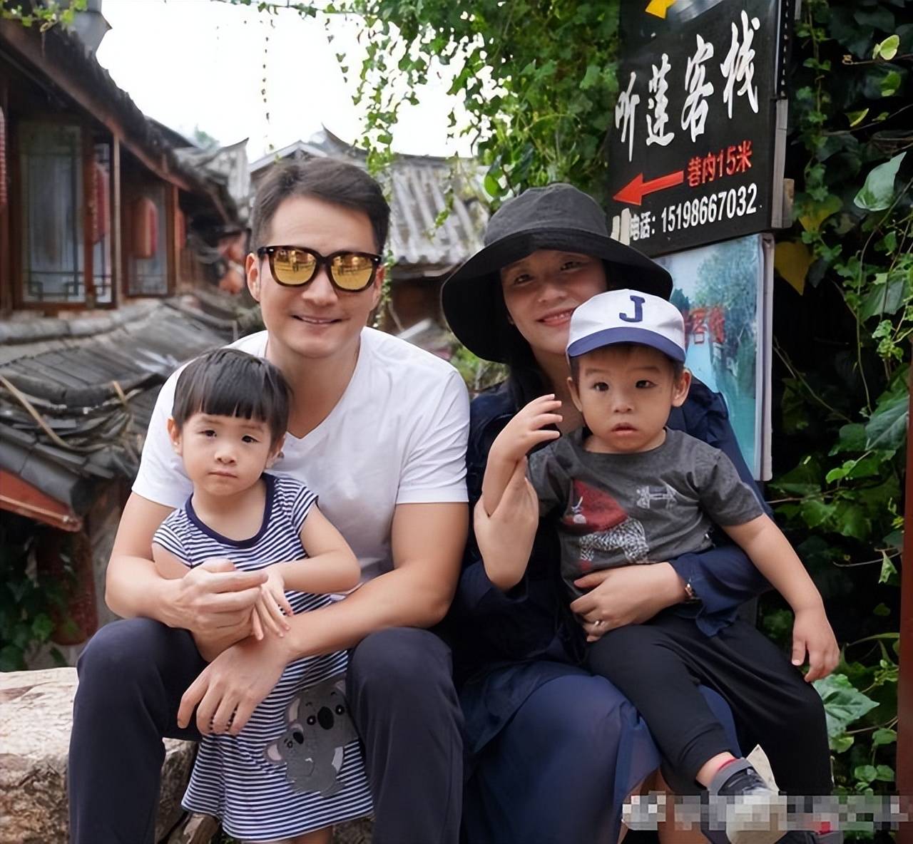 产偷偷搬走300多箱茅台拉黑妻子连孩子都不见开元棋牌卓伟再曝大瓜!喻恩泰被曝婚变转移财(图3) 产偷偷搬走300多箱茅台拉黑妻子连孩子都不见开元棋牌卓伟再曝大瓜!喻恩泰被曝婚变转移财(图3)